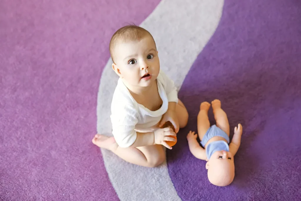 linda bebe brincando