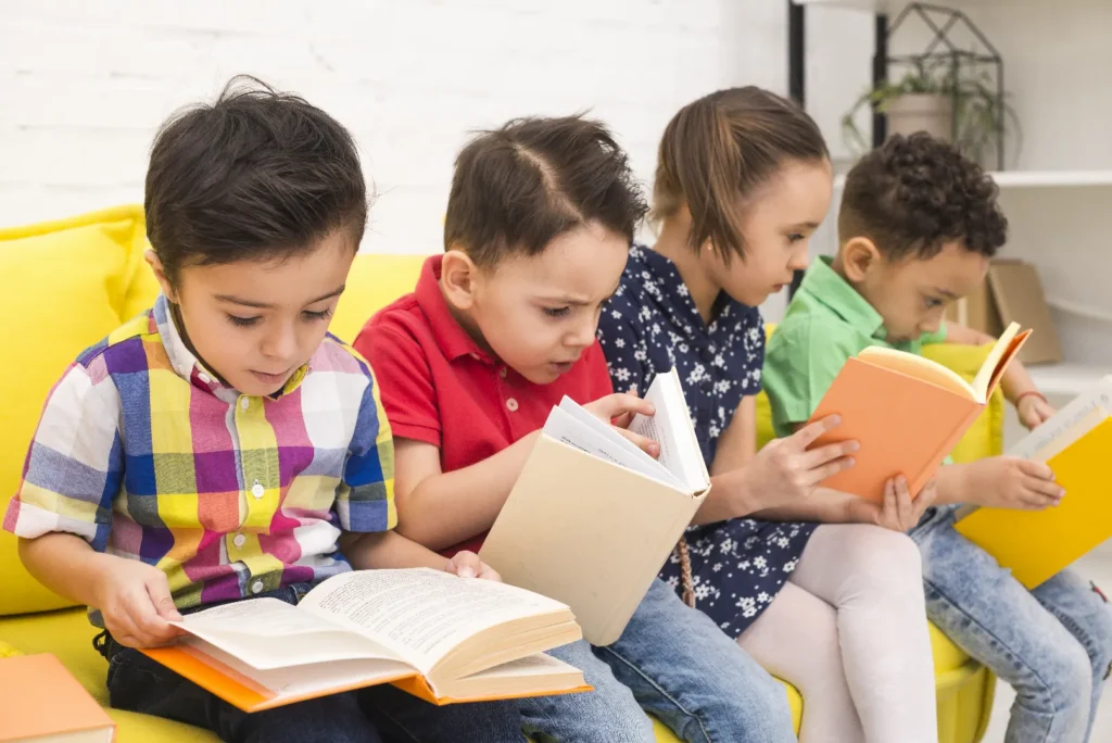 grupo de criancas exercitando a leitura