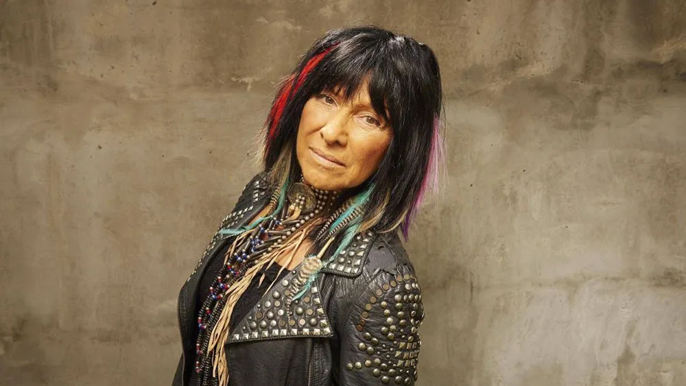 Buffy Sainte Marie desecaordo do Canady 7685