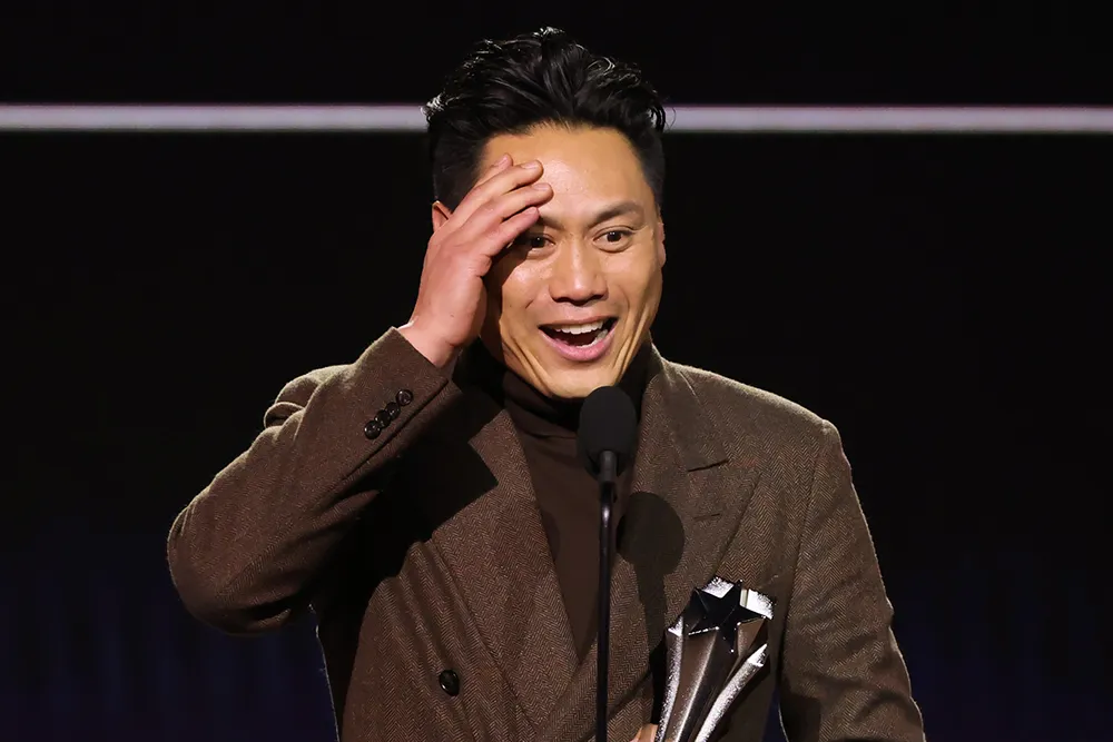 jon m chu jokes oscar snub critics choice speech wicked joyo mane chu jokes yscar snub critics choice speech maldito 3663