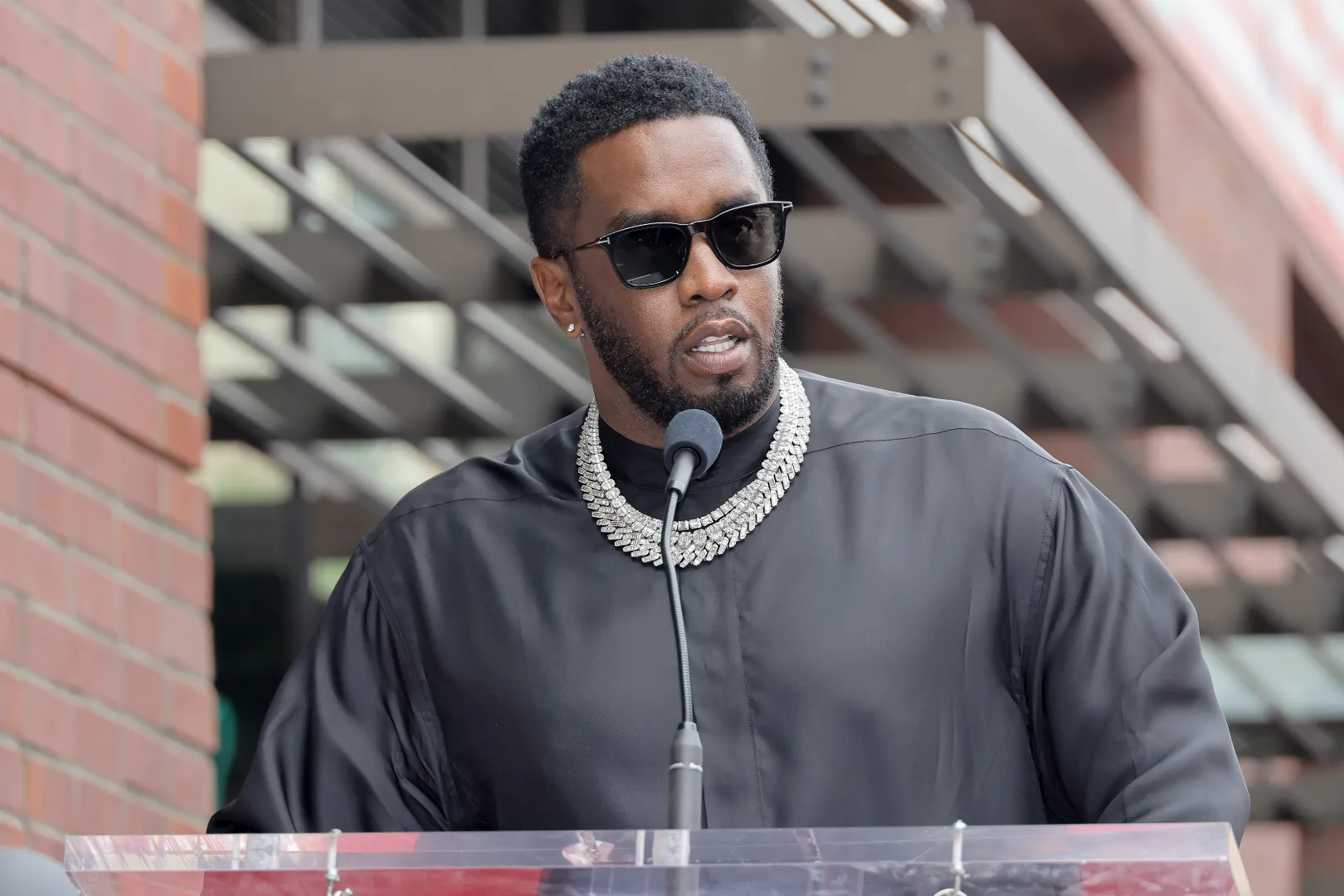 Advogado de Sean "Diddy" Combs pede retirada do caso.
