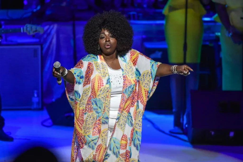 Angie Stone, Vocalista Da Sequence E Autora De "Wish I Didn't Miss You", Morre Aos 63 Anos