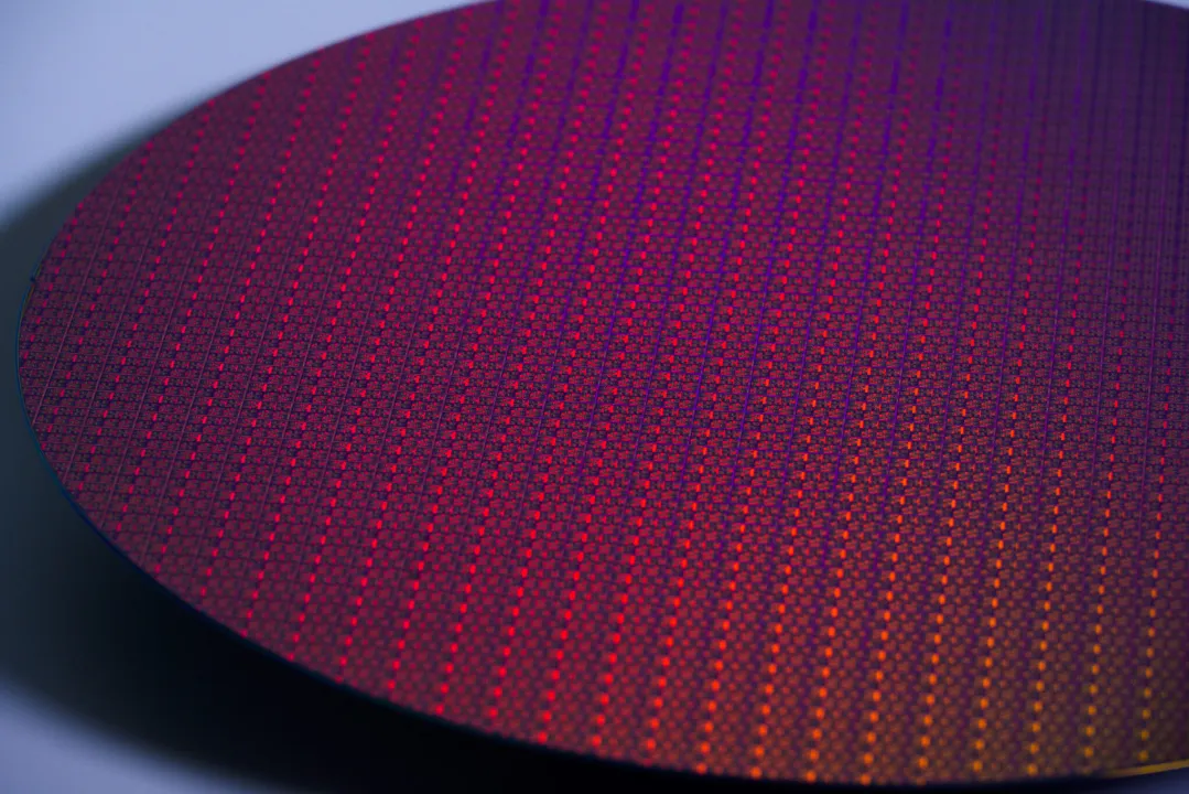 Intel Mantém Parceria com TSMC para 30% dos Wafers, Revendo Estratégia de Redução Total e Equilibrando Competitividade no Mercado de Semicondutores