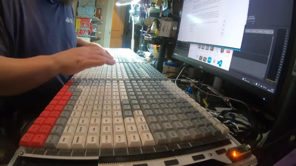 YouTuber Cria Teclado Inovador com 1.000 Palavras Mais Comuns em Inglês, Inspirado em Tirinhas do xkcd