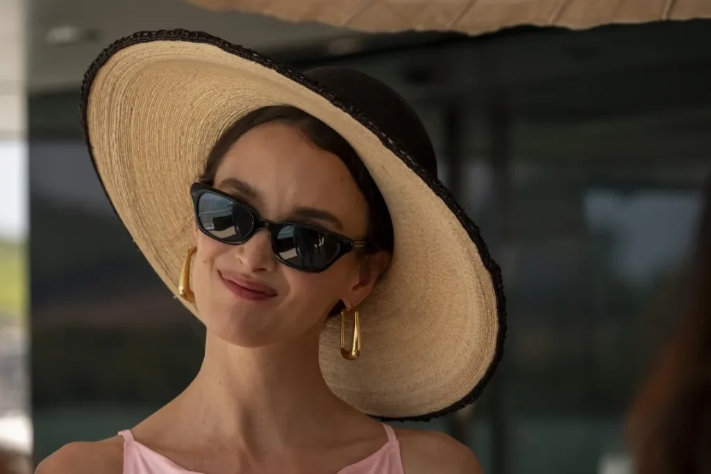 Charlotte Le Bon: Filmagens em Iate e Críticas a Chloe por Egoísmo