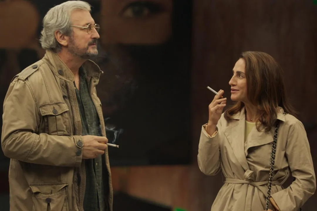 A Vida que Nunca Foi: Um Conto de Amor e Falsidade