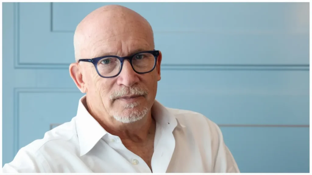 Alex Gibney Produzirá Documentário sobre Guerras Culturais e Liberdade de Expressão