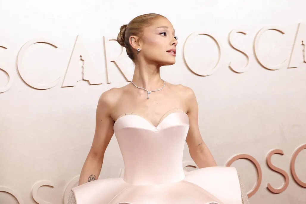 Ariana Grande Confirma Versão Deluxe de "Eternal Sunshine" Sem Data