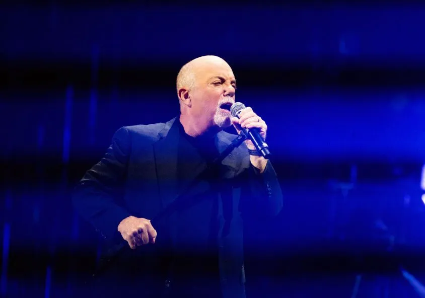 Billy Joel Adia Turnê por Motivos de Saúde Após Cirurgia