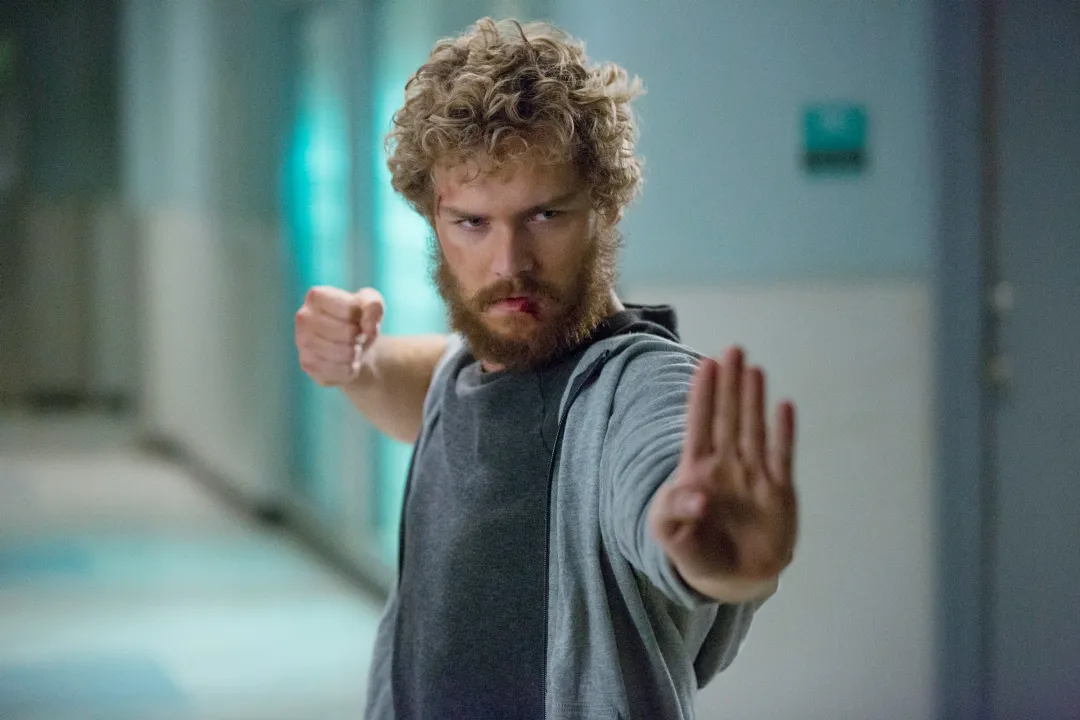 Ator Finn Jones Exige Oportunidade para Provar Seu Valor