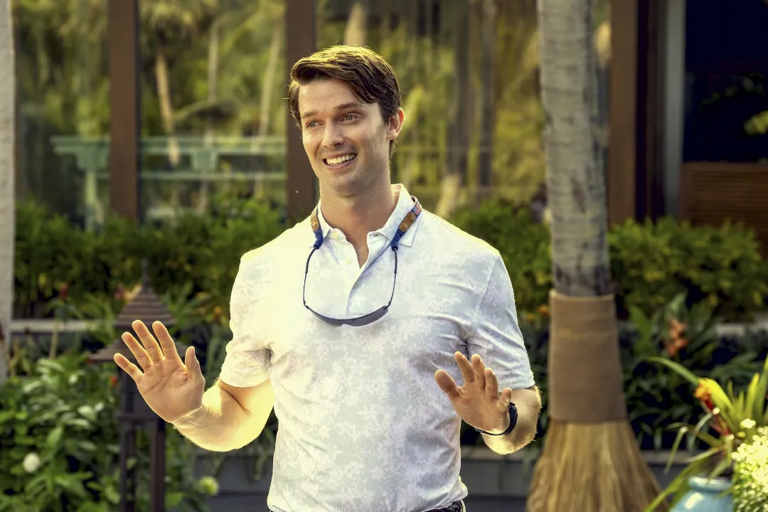 Patrick Schwarzenegger Assistirá Finais de "The White Lotus" Sem os Pais, Considerando-os "Loucos"