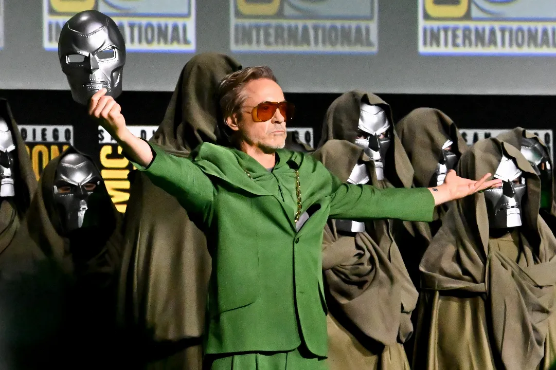 Robert Downey Jr. Imerso em Doutor Destino, Dizem Irmãos Russo Antes de "Avengers: O Dia do Juízo"