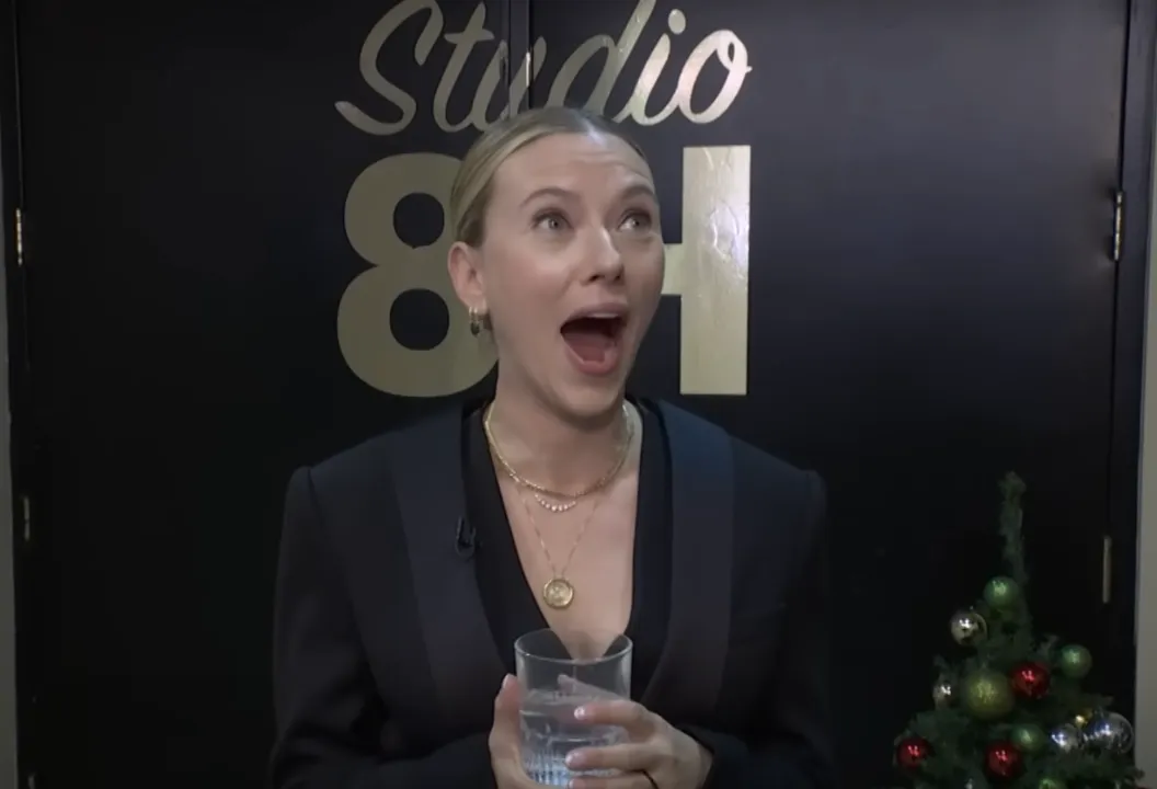 Scarlett Johansson Critica Piada do "SNL" Sobre Sua Privacidade e Explica por que Não Posa com Fãs em Público