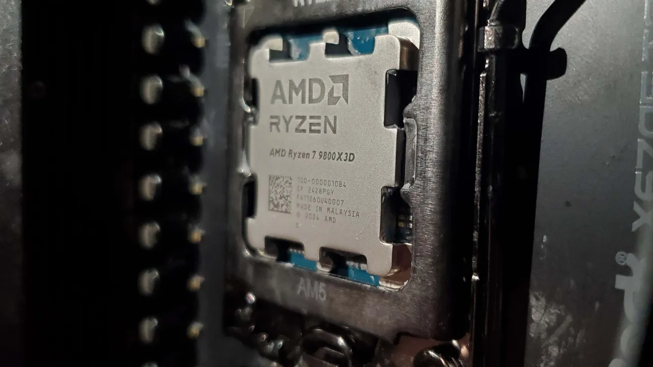AMD Responde a Relatos de "Implosão" dos Ryzen 7 9800X3D: Incompatibilidade de BIOS Causou Erros em Placas ASRock?