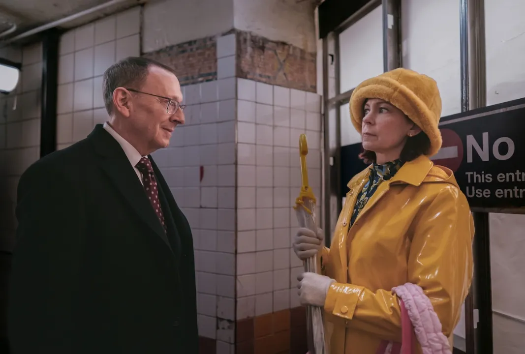 Carrie Preston e Michael Emerson: O Abrupto Fim de Elsbeth e o Desafio de Filmar Após 26 Anos de Casamento