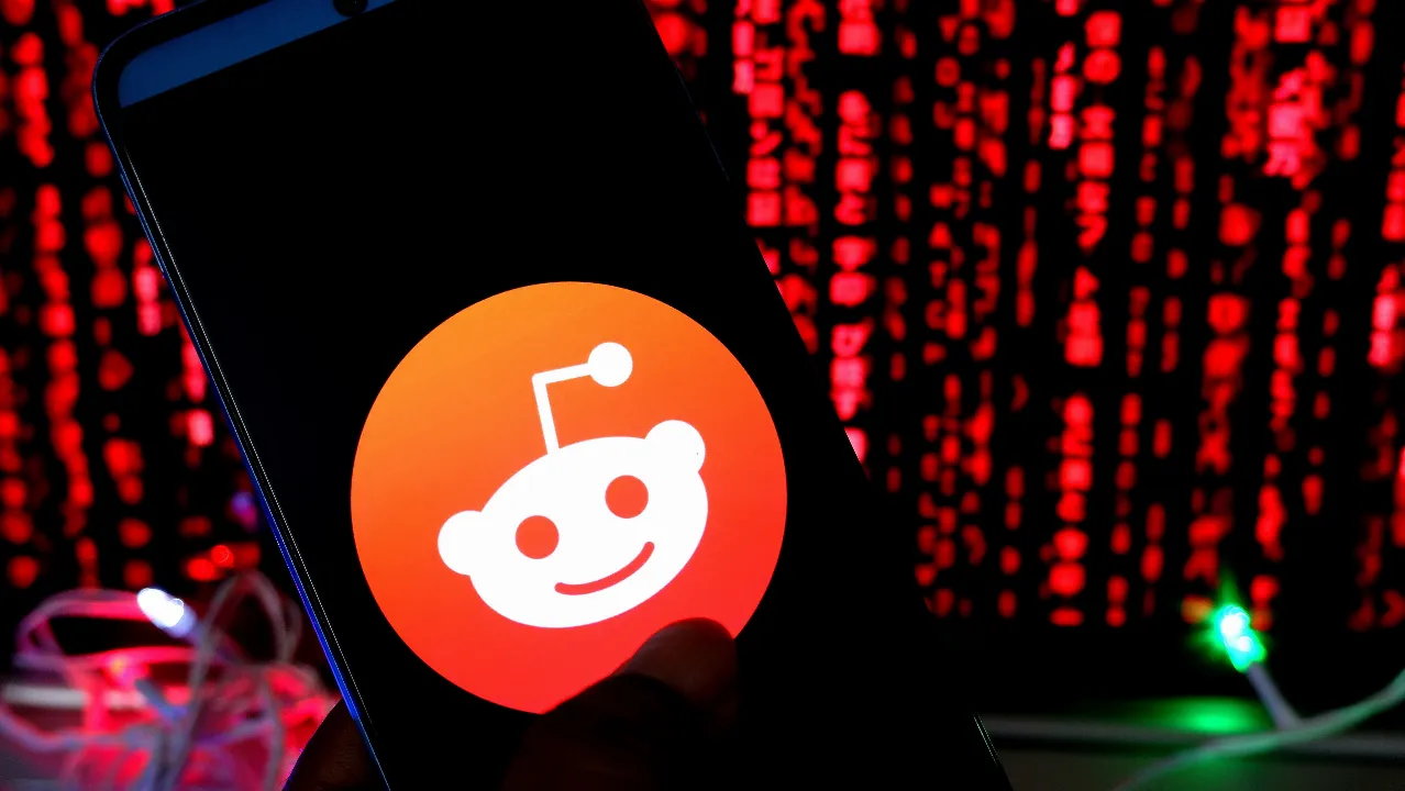 Experimento Secreto com IA no Reddit Gera Revolta: Estudo é Acusado de Manipulação Sem Consentimento