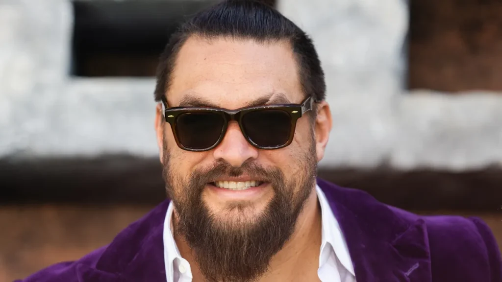 Jason Momoa Promove Filme de Minecraft e Revela Criação Inusitada dos Filhos sem TV ou Celulares