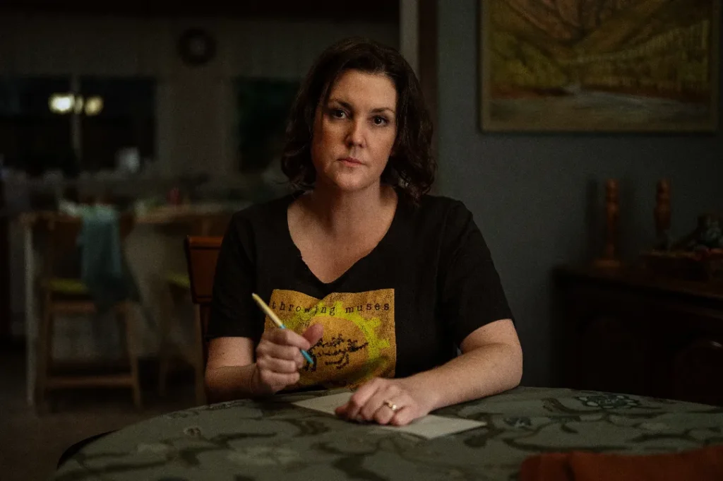 Melanie Lynskey Sobre Choques no Final, Shauna Redescobrindo Sua Força e Mortes na Temporada 3