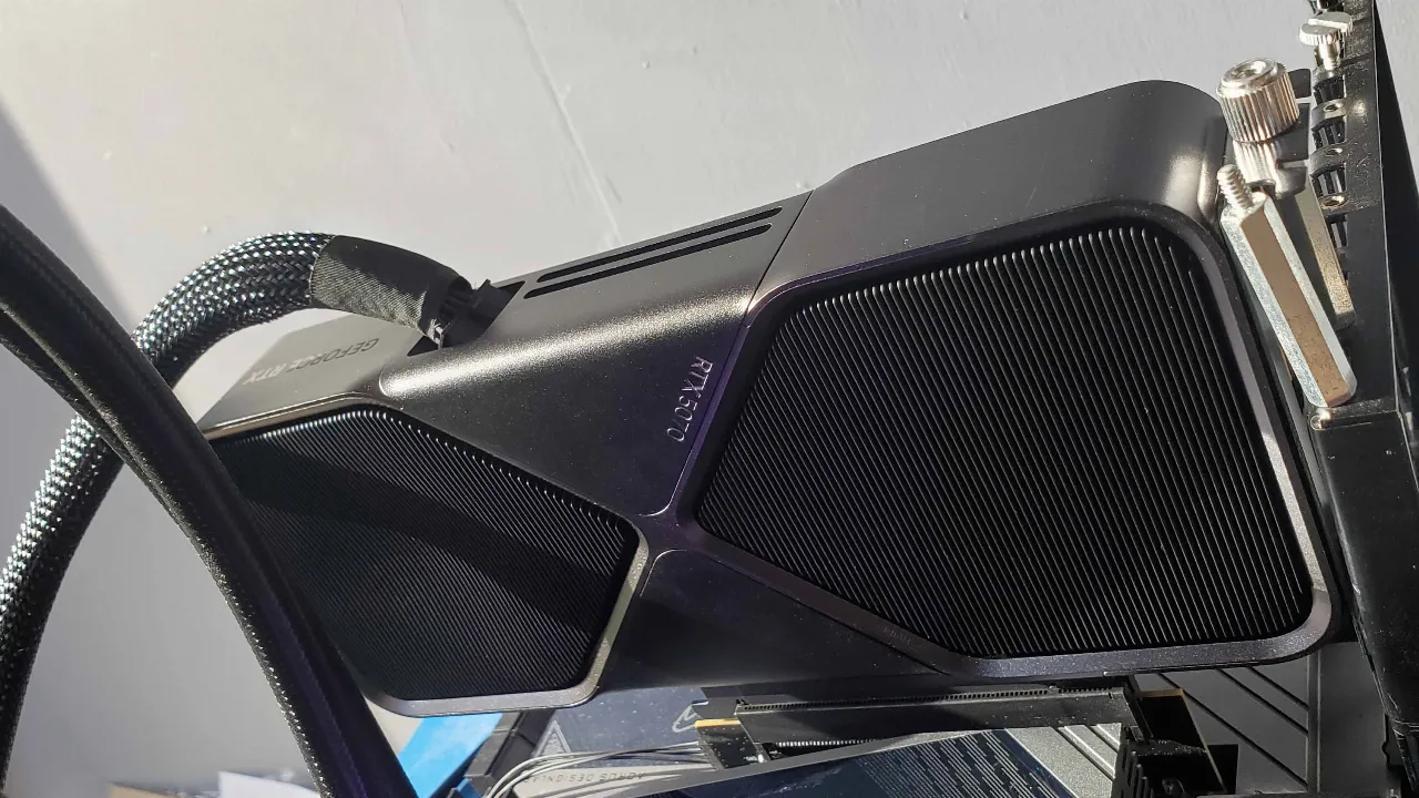 Problema de Derretimento em Cabo de Energia Alerta Usuários de RTX 5070 sobre Segurança de Placas de Vídeo
