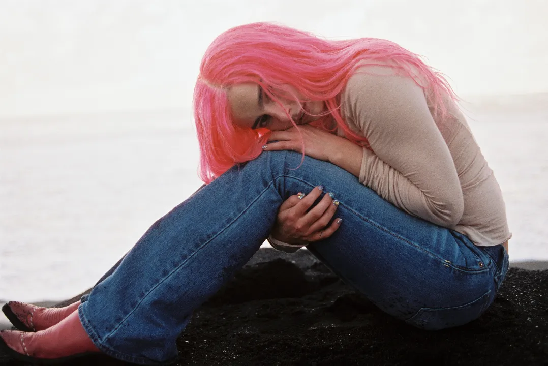 Addison Rae Lança "Headphones On", Quarto Single do Álbum de Estreia