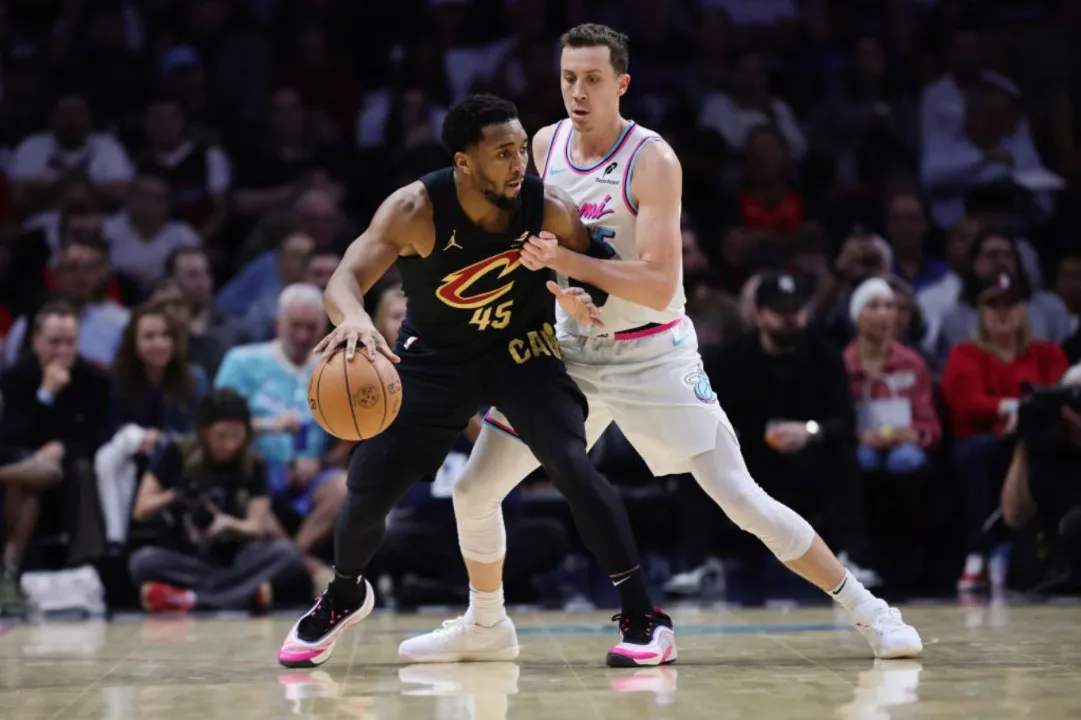 Assistir os Playoffs da NBA de 2025 Online Sem TV Paga