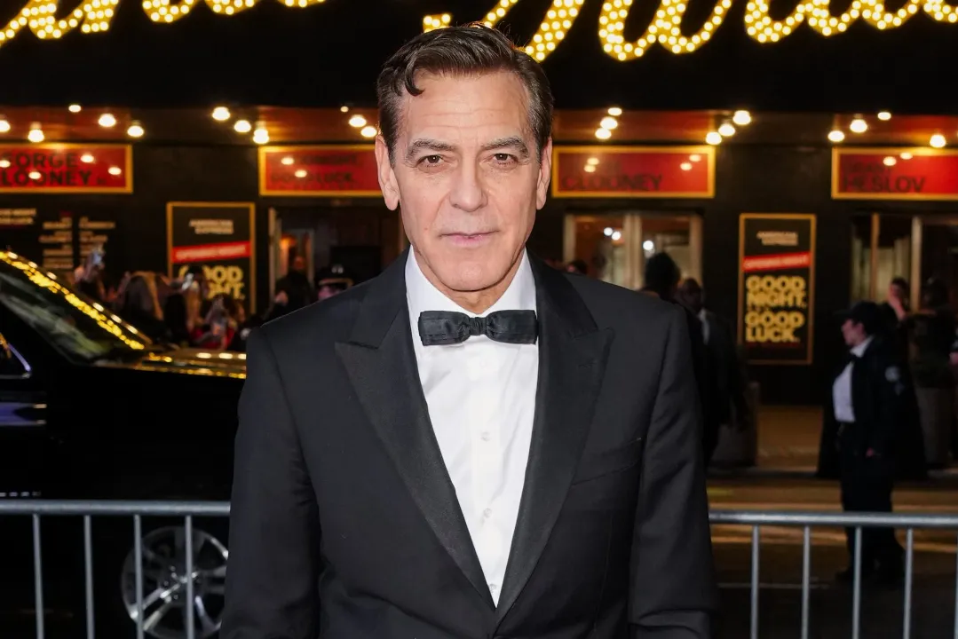 George Clooney Comemora Estreia de 'Good Night, and Good Luck' no Broadway com Jennifer Lopez
