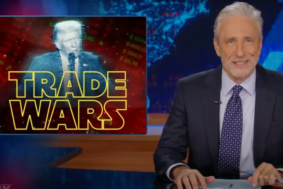 Jon Stewart Critica Direita por Minimizar Impacto das Tarifas de Trump