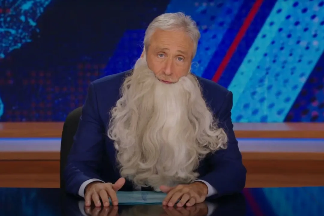 Jon Stewart Analisa os Primeiros 100 Dias de Trump no Poder: "Estou Exausto"