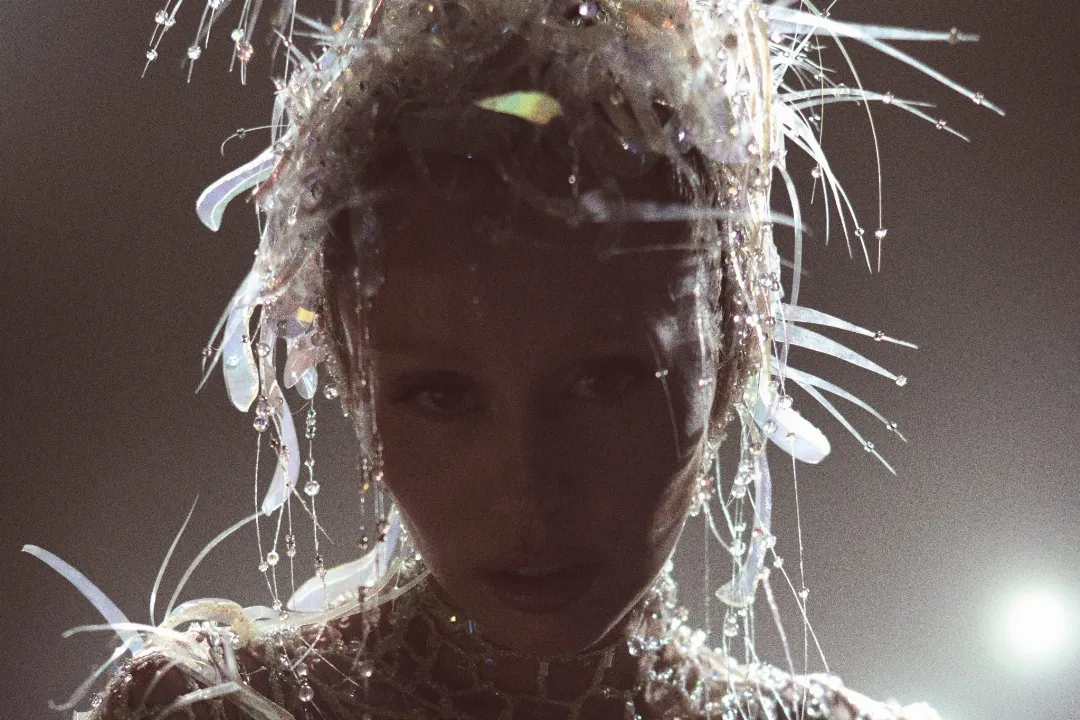 Miley Cyrus Lança Novo Single "Fim do Mundo"