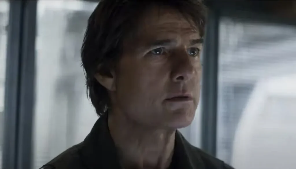 Tom Cruise Realiza Saltos de Caça e se Pendura de Avião ao Contrário em "Última Conta"