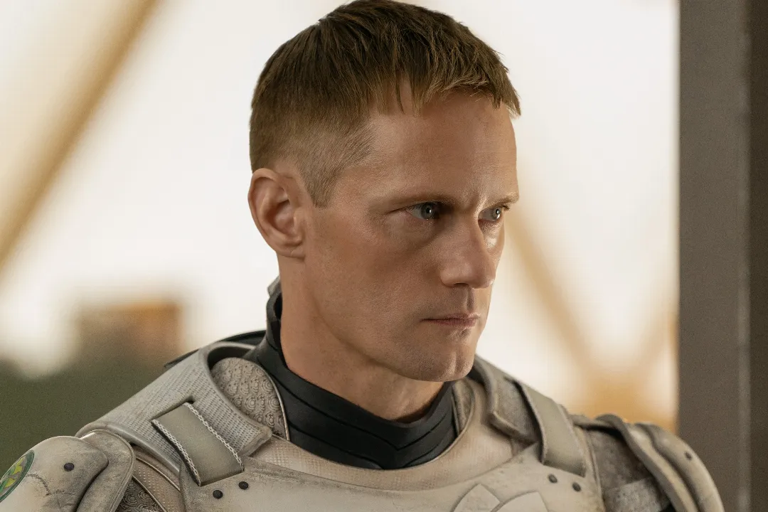 Alexander Skarsgård Assume Papel de Rebelde em Série de Ficção Científica