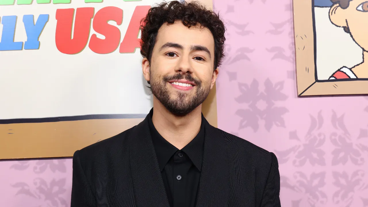 Ramy Youseff Afirma Que "Mountainhead", Filme da HBO de Jesse Armstrong, É Engraçado Como "Sucessão"
