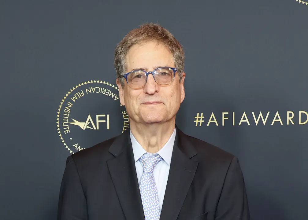 Tom Rothman Processa Governo Americano Após Demissão do Conselho da Corporação de Rádio Pública