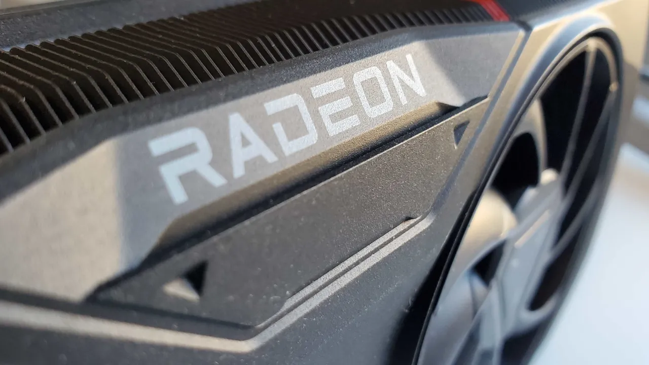 AMD Revela RX 9070 GRE com Exclusividade Chinesa e Especificações Impressionantes