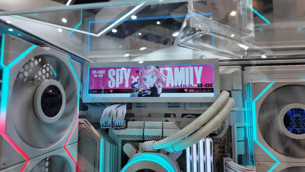 Computex 2023: Lian Li Vector V200 Impressiona com Tela Integrada de 8,8", Design Elegante e Preço Acessível