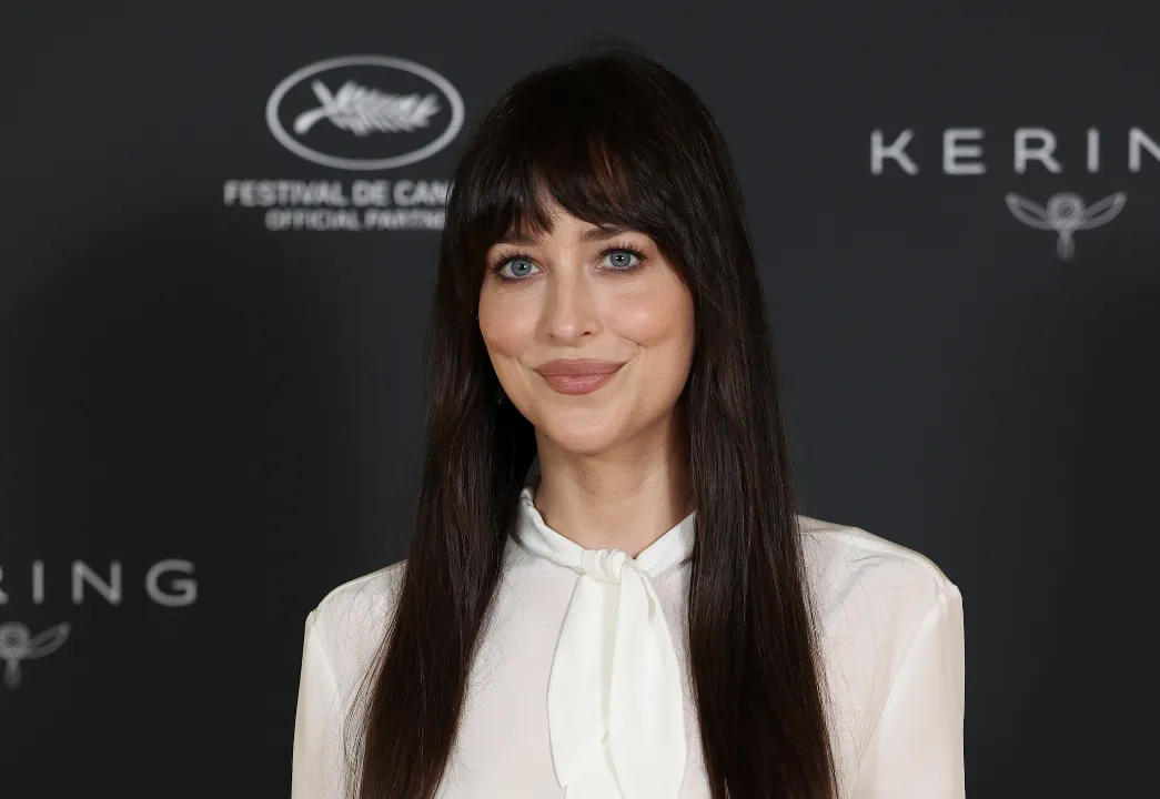 Dakota Johnson Diz que Fazer Filmes É um Exercício de Risco Zero e Requer Luta Constante