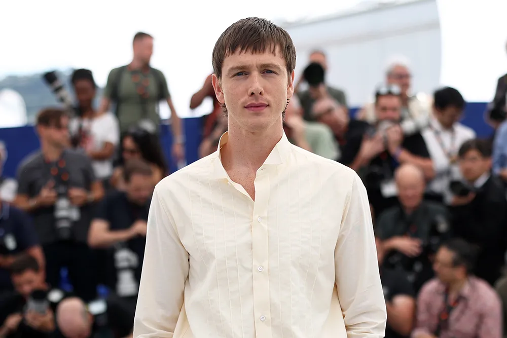 Harris Dickinson Estreia Como Diretor Com "Urchin", Ovacionado em Cannes
