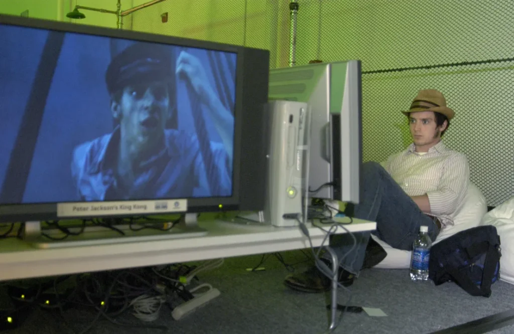 Rememorando o Lançamento do Xbox 360: Uma Viagem no Tempo com The Killers, Elijah Wood e a Mágica da Tecnologia de 2005