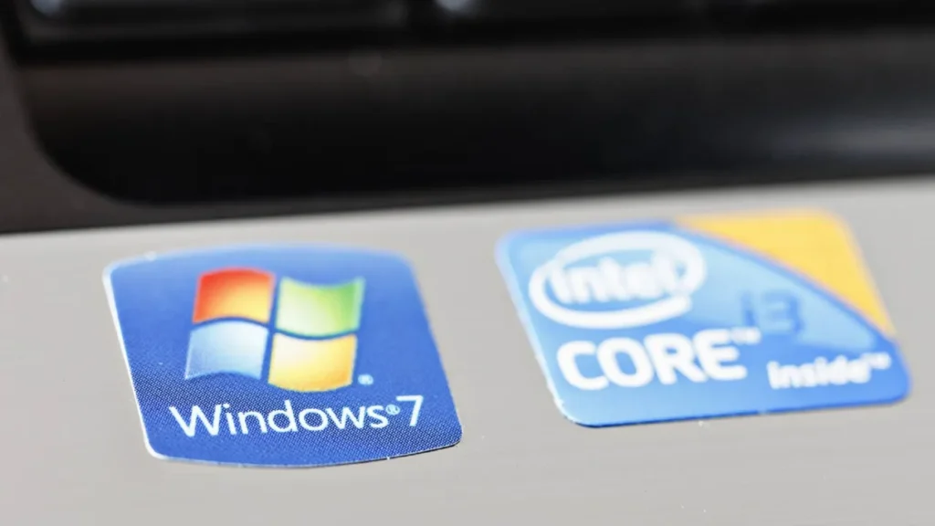 Revelado o Mistério: Erro em Windows 7 Causava Tela de Boas-Vindas Lenta com Fundos de Tela Sólidos