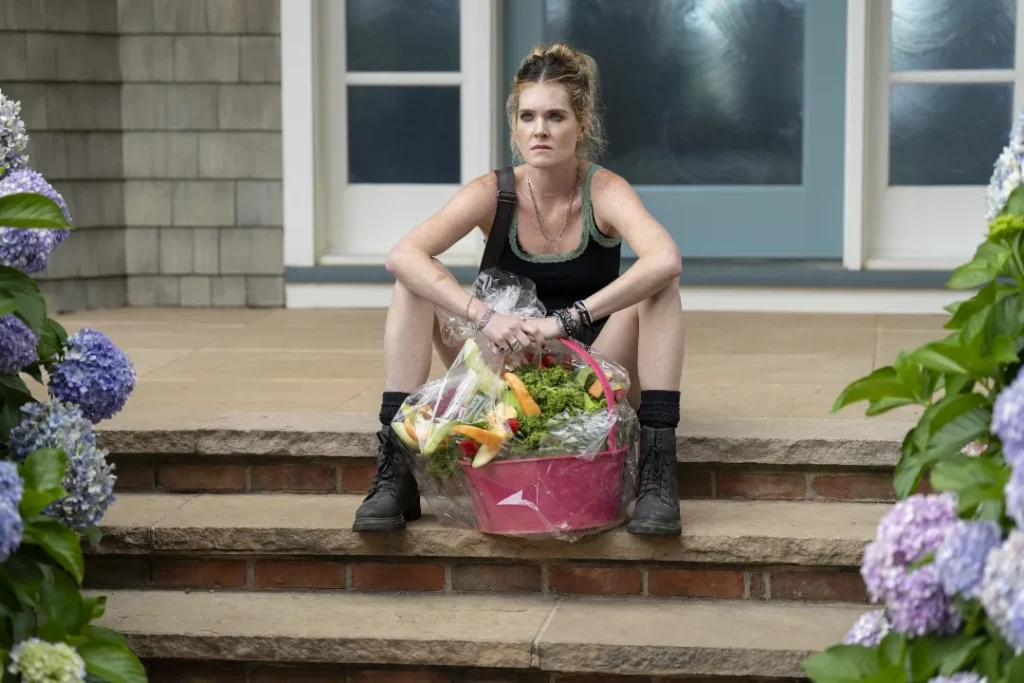Meghann Fahy Revela Segredos do Final de Sirens e Cenas com Julianne Moore
