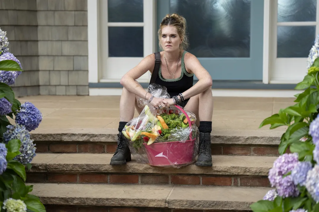 Meghann Fahy Revela Segredos do Final de Sirens e Cenas com Julianne Moore