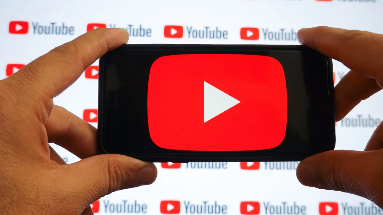 YouTube Toma Medidas Contra Trailers Falsos Feitos com IA, Suspende Canais Populares e Corta Monetização