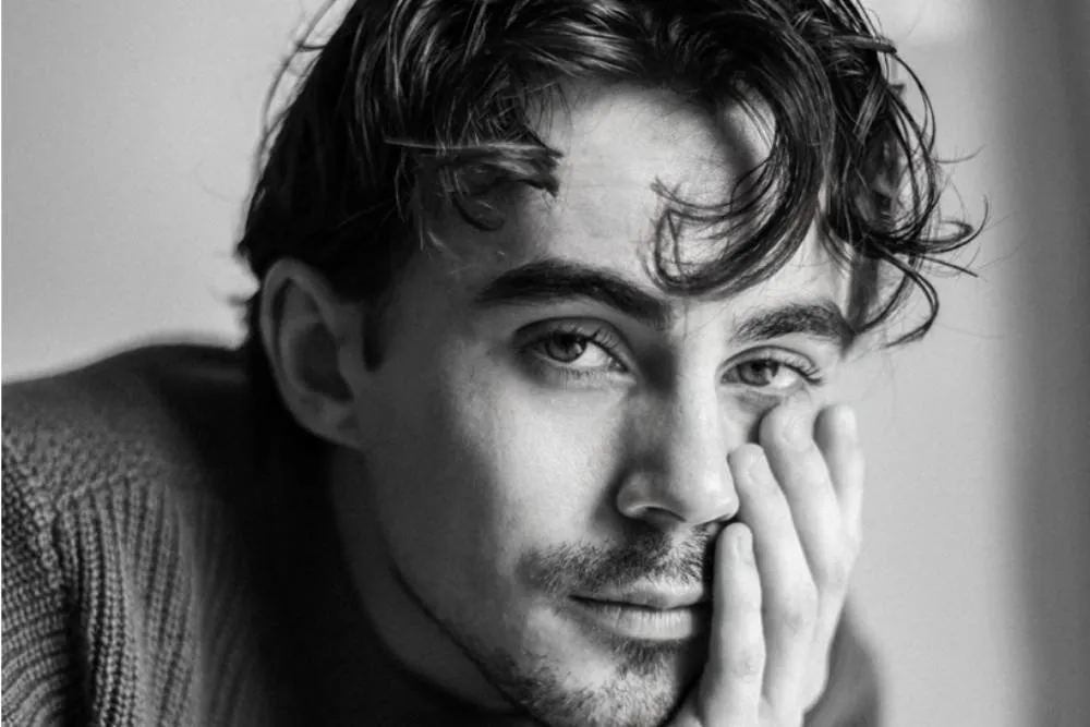 Tyler Alvarez, Estrela de "American Vandal", Entra para "Retiro Corporativo"