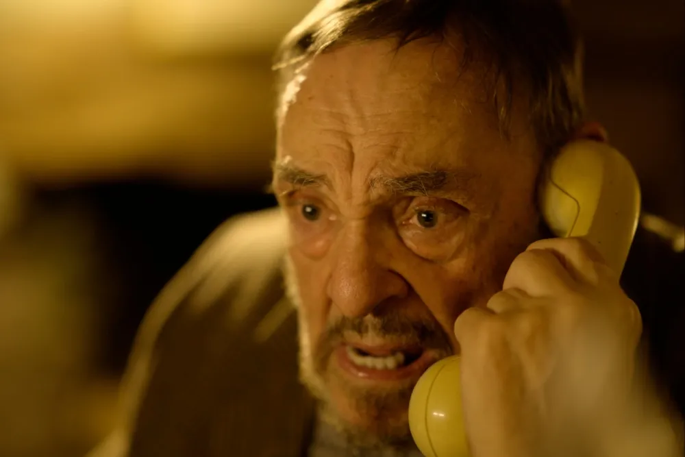 John Rhys-Davies Estrela na Ficção de Terror "O Guardião dos Ossos" com Vendas Mundiais pela REinvent (Exclusivo)