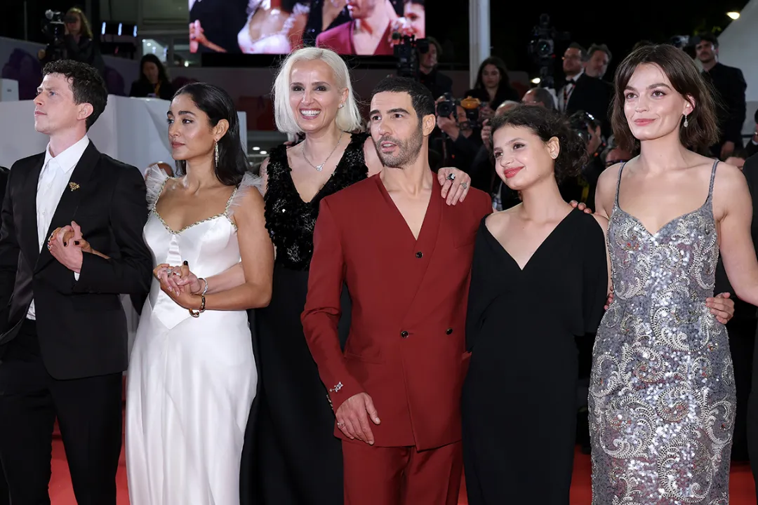 Julia Ducournau Volta Com "Alpha" e Recebe Aplauso de 11,5 Minutos em Cannes