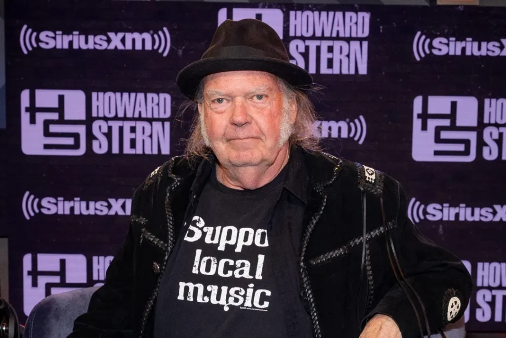 Neil Young Critica Elon Musk e Motoristas de Tesla em Novo Single e Lança Álbum com Chrome Hearts