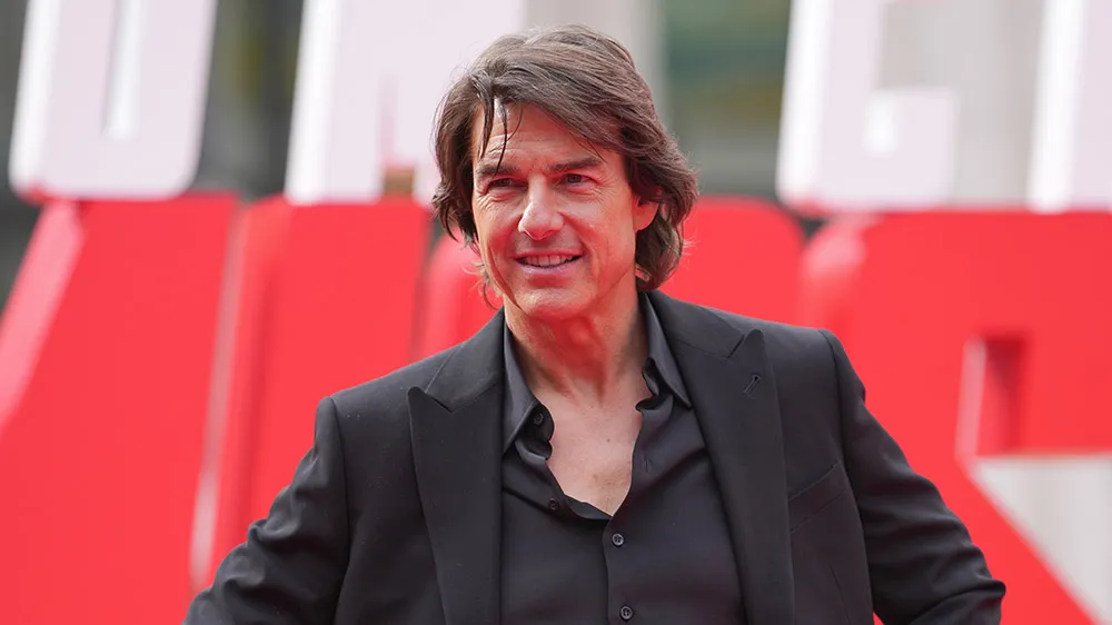 Tom Cruise Recebe Aplausos em Pé na Premier de 'Missão Impossível: O Último Confronto' em Nova York